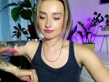 Naked cam girl _yvie_ image #2545198