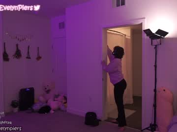 Naked cam girl evelynpiers image #2471452