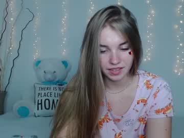 Naked cam girl little__cherrry image #2491100