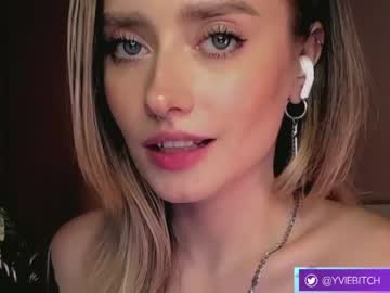 Naked cam girl _yvie_ image #3620814