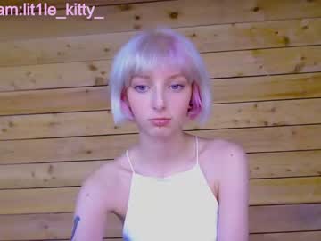 Naked cam girl lit1le_kitty_ image #2431681