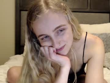 Naked cam girl peachezzs image #956517