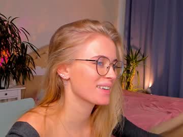 Naked cam girl linellali image #2581238