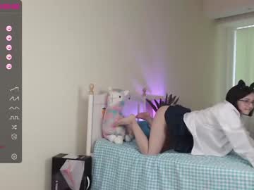 Naked cam girl queen_kitty1818 image #2222397