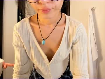 Naked cam girl akino_17 image #1849729