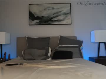 Naked cam couple ari_lovexo image #2834390