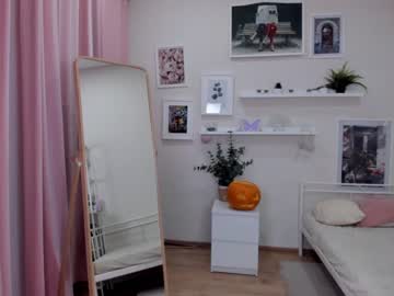 Naked cam girl chloe_holzmann image #2949658