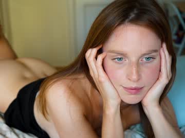 Naked cam girl ellaa91 image #2338431