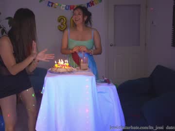 Naked cam girl its_jessi image #2060259