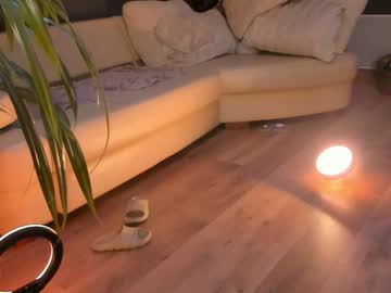 Naked cam girl linellali image #2777144