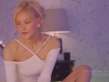 Naked cam girl _2strangers image #3073400
