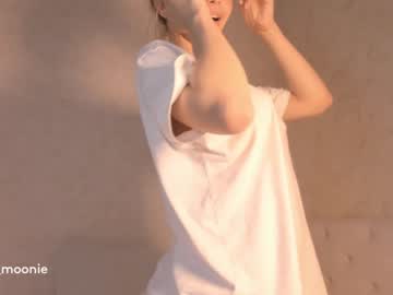 Naked cam girl lesi_moonie image #4002644