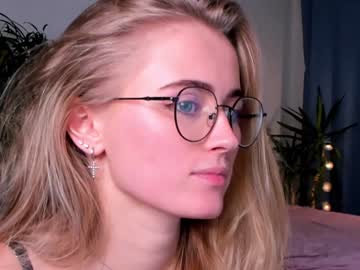 Naked cam girl linellali image #2675673