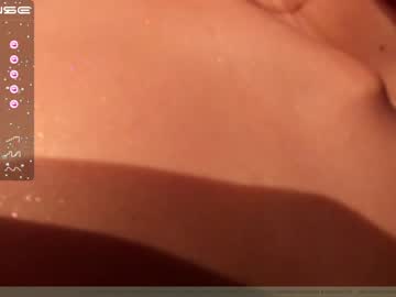 Naked cam girl little_effy18 image #3904035