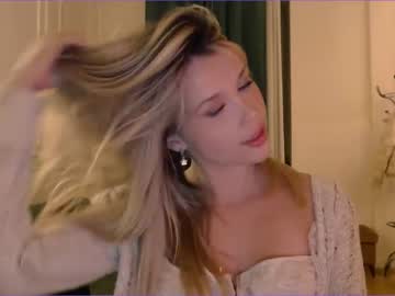 Naked cam girl bitter_moon image #3523307