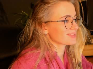 Naked cam girl linellali image #2905728