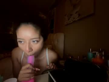 Naked cam girl xochampagnemami image #4084266