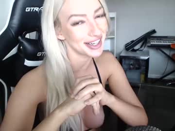 Naked cam girl miss_bee image #2397766