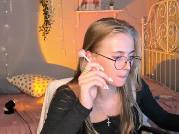 Naked cam girl linellali image #2458748