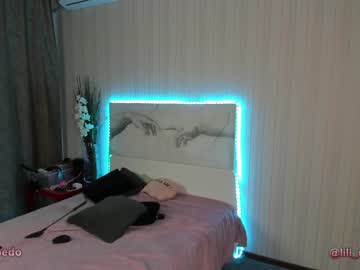 Naked cam girl lili_and_niki image #2741088