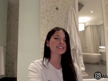 Naked cam girl alicia_uwu image #3132000