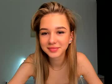 Naked cam girl holly____ image #3184830