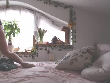 Naked cam girl taralanes image #3914717