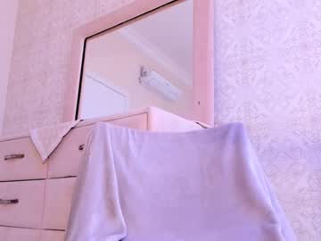 Naked cam girl naomi_25 image #2141330