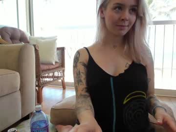 Naked cam girl honey_sunshine image #2318946