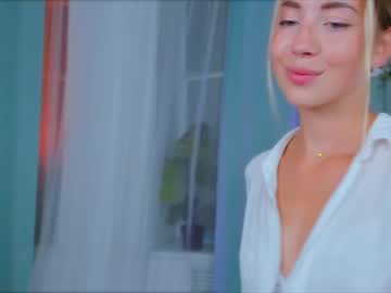 Naked cam girl emmi_rosee image #2489834