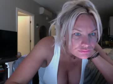 Naked cam girl nashvillemilfnextdoor image #2947690