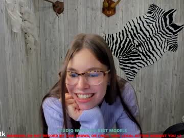 Naked cam girl shy__mia image #468266