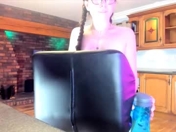 Naked cam girl littlee33 image #2067602