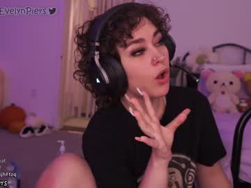 Naked cam girl evelynpiers image #2914549