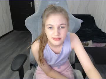 Naked cam girl kylie_mine image #2781542