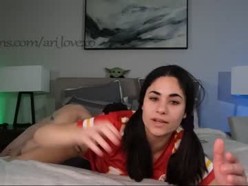 Naked cam couple ari_lovexo image #3230336