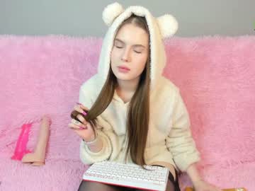 Naked cam girl lola_myluv_ image #3634389