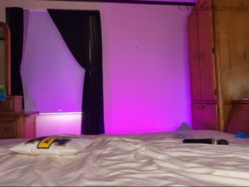 Naked cam couple ari_lovexo image #2218610