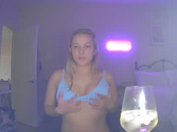 Naked cam girl varsitybaby000 image #1530868