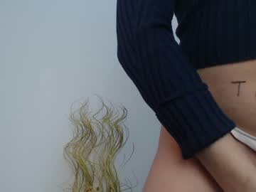 Naked cam girl drink_my_juices image #1288935
