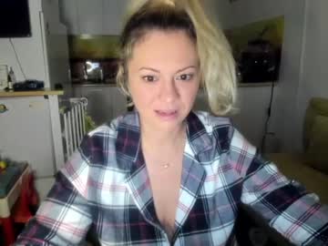 Naked cam girl kiradivine image #3085278
