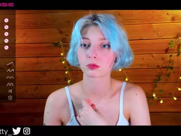 Naked cam girl lit1le_kitty_ image #2756588