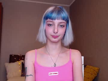 Naked cam girl lit1le_kitty_ image #821977