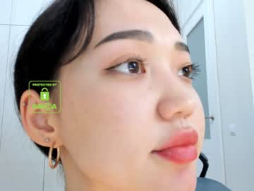 Naked cam girl lee_yoona image #945888