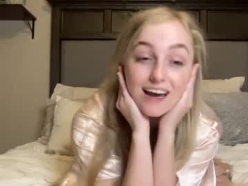 Naked cam girl peachezzs image #2422282