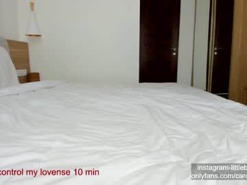 Naked cam girl carolinaherera image #2644369