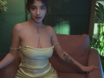 Naked cam girl yours_lola image #1368252