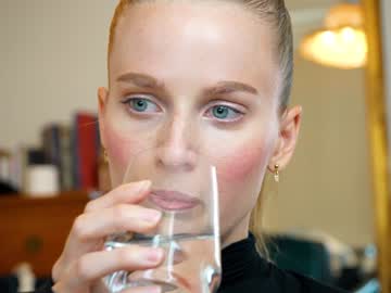 Naked cam girl ellaa91 image #2323804