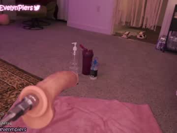Naked cam girl evelynpiers image #2678416