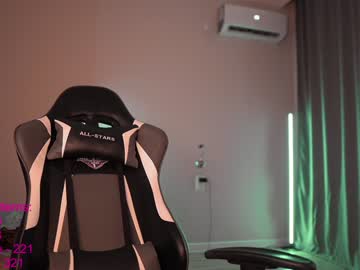 Naked cam girl lindamei image #2120975